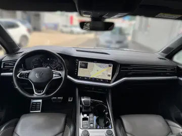 VW Touareg R-Line 3.0TDI 4M BLACK LUFTF PANO MATRIX