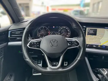 VW Touareg R-Line 3.0TDI 4M BLACK LUFTF PANO MATRIX