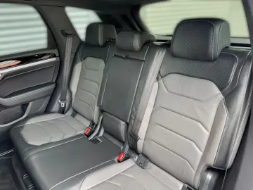 VW Touareg R-Line 3.0TDI 4M BLACK LUFTF PANO MATRIX