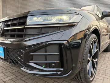 VW Touareg 3.0 TDI 4M R-Line PANO STANDHZG AHK 22