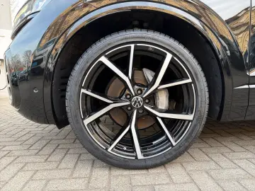 VW Touareg 3.0 TDI 4M R-Line PANO STANDHZG AHK 22