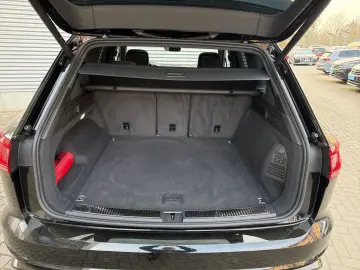 VW Touareg 3.0 TDI 4M R-Line PANO STANDHZG AHK 22
