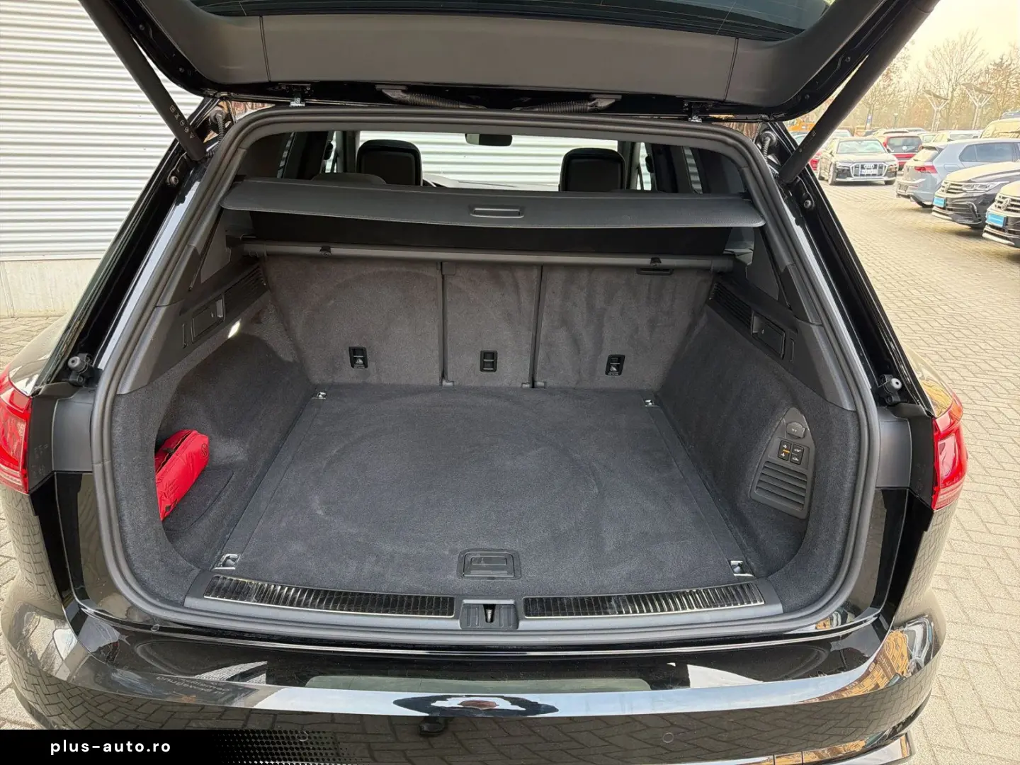 VW Touareg 3.0 TDI 4M R-Line PANO STANDHZG AHK 22