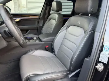 VW Touareg 3.0 TDI 4M R-Line PANO STANDHZG AHK 22