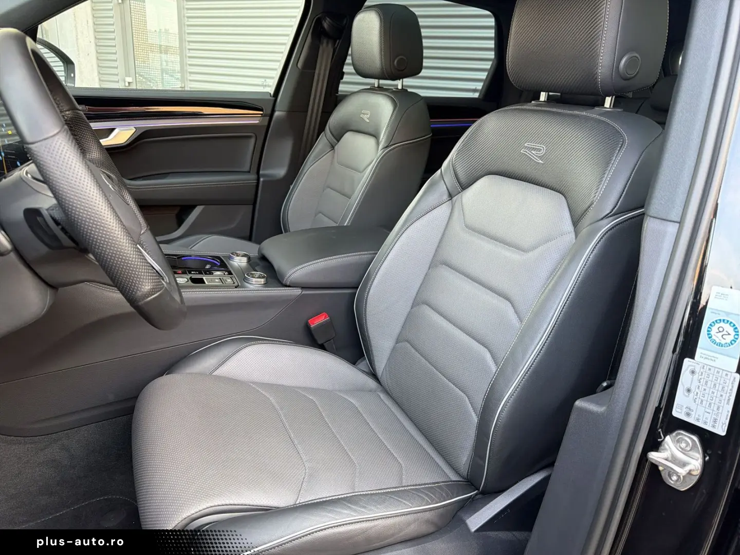 VW Touareg 3.0 TDI 4M R-Line PANO STANDHZG AHK 22