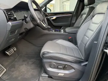 VW Touareg 3.0 TDI 4M R-Line PANO STANDHZG AHK 22
