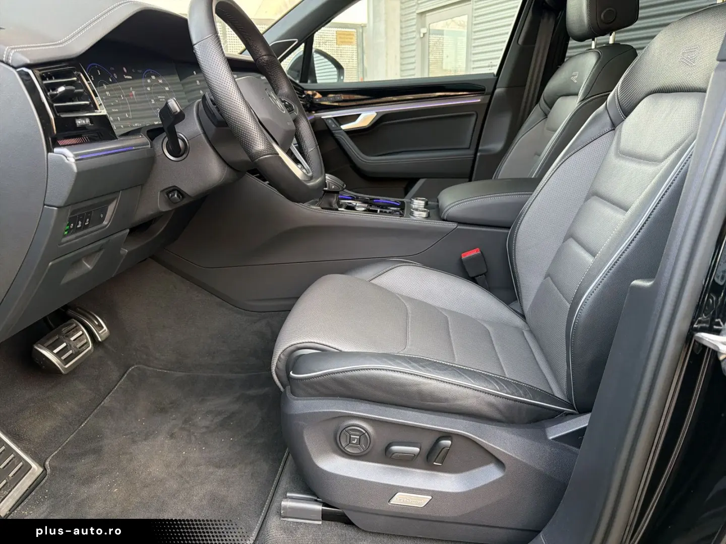 VW Touareg 3.0 TDI 4M R-Line PANO STANDHZG AHK 22
