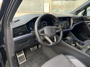 VW Touareg 3.0 TDI 4M R-Line PANO STANDHZG AHK 22