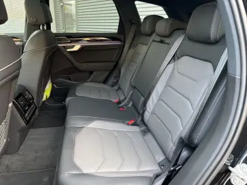 VW Touareg 3.0 TDI 4M R-Line PANO STANDHZG AHK 22