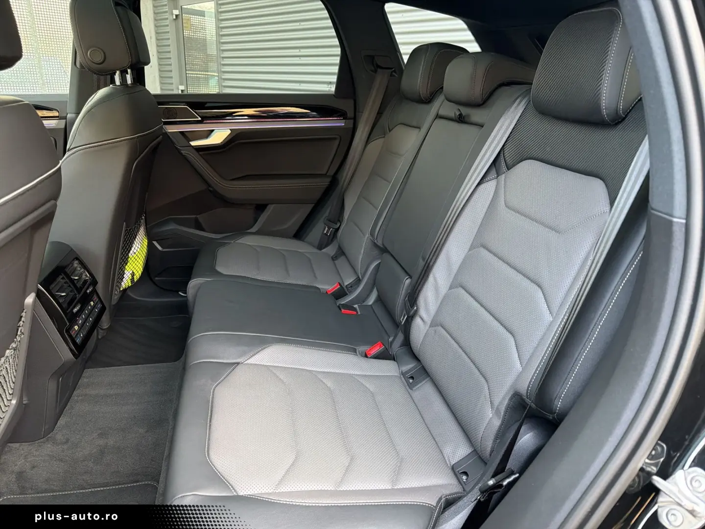 VW Touareg 3.0 TDI 4M R-Line PANO STANDHZG AHK 22