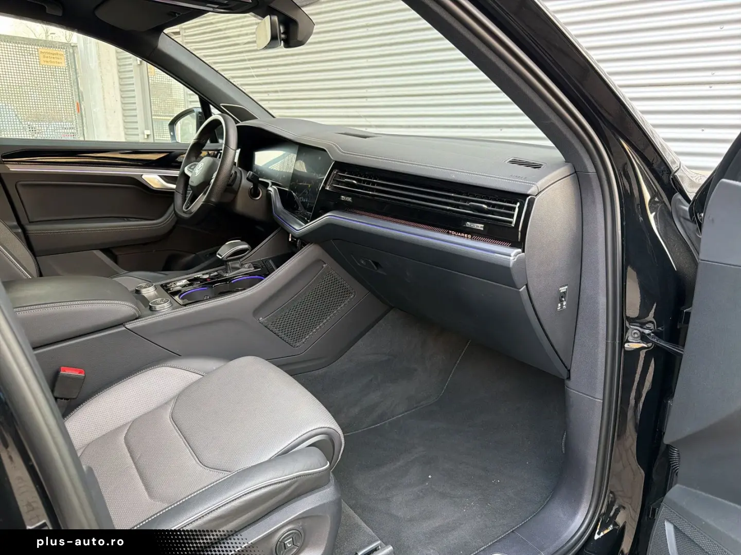 VW Touareg 3.0 TDI 4M R-Line PANO STANDHZG AHK 22