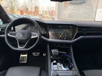 VW Touareg 3.0 TDI 4M R-Line PANO STANDHZG AHK 22
