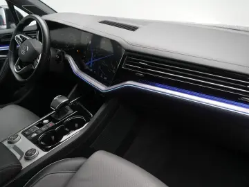 VW Touareg R-Line 3.0 TSI 22  Matrix STHZ Pano Luft