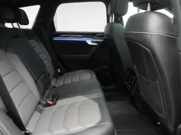 VW Touareg R-Line 3.0 TSI 22  Matrix STHZ Pano Luft