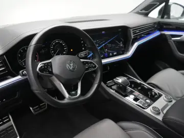 VW Touareg R-Line 3.0 TSI 22  Matrix STHZ Pano Luft
