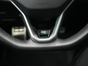 VW Touareg R-Line 3.0 TSI 22  Matrix STHZ Pano Luft