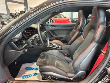 Porsche Carrera GTS