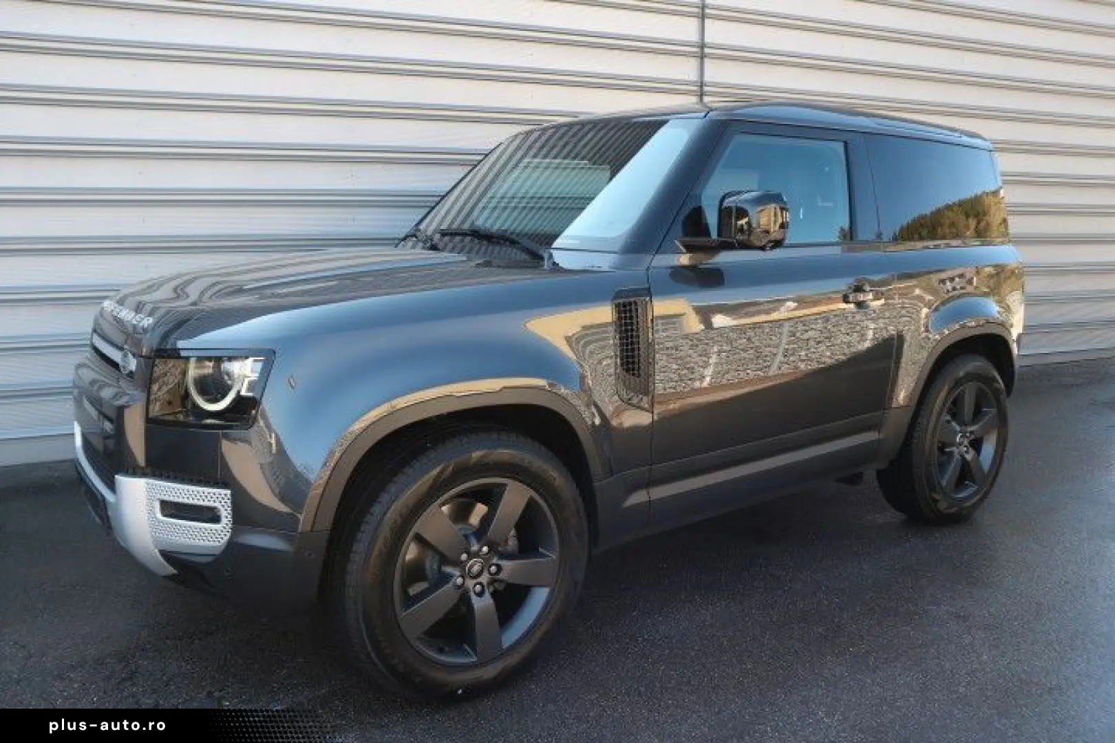 LAND ROVER Defender 90 X-Dynamic SE