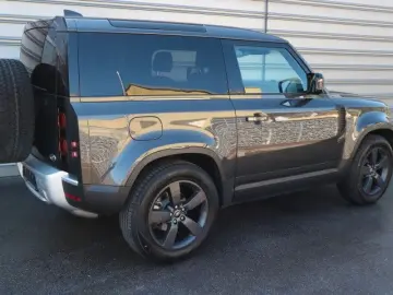 LAND ROVER Defender 90 X-Dynamic SE