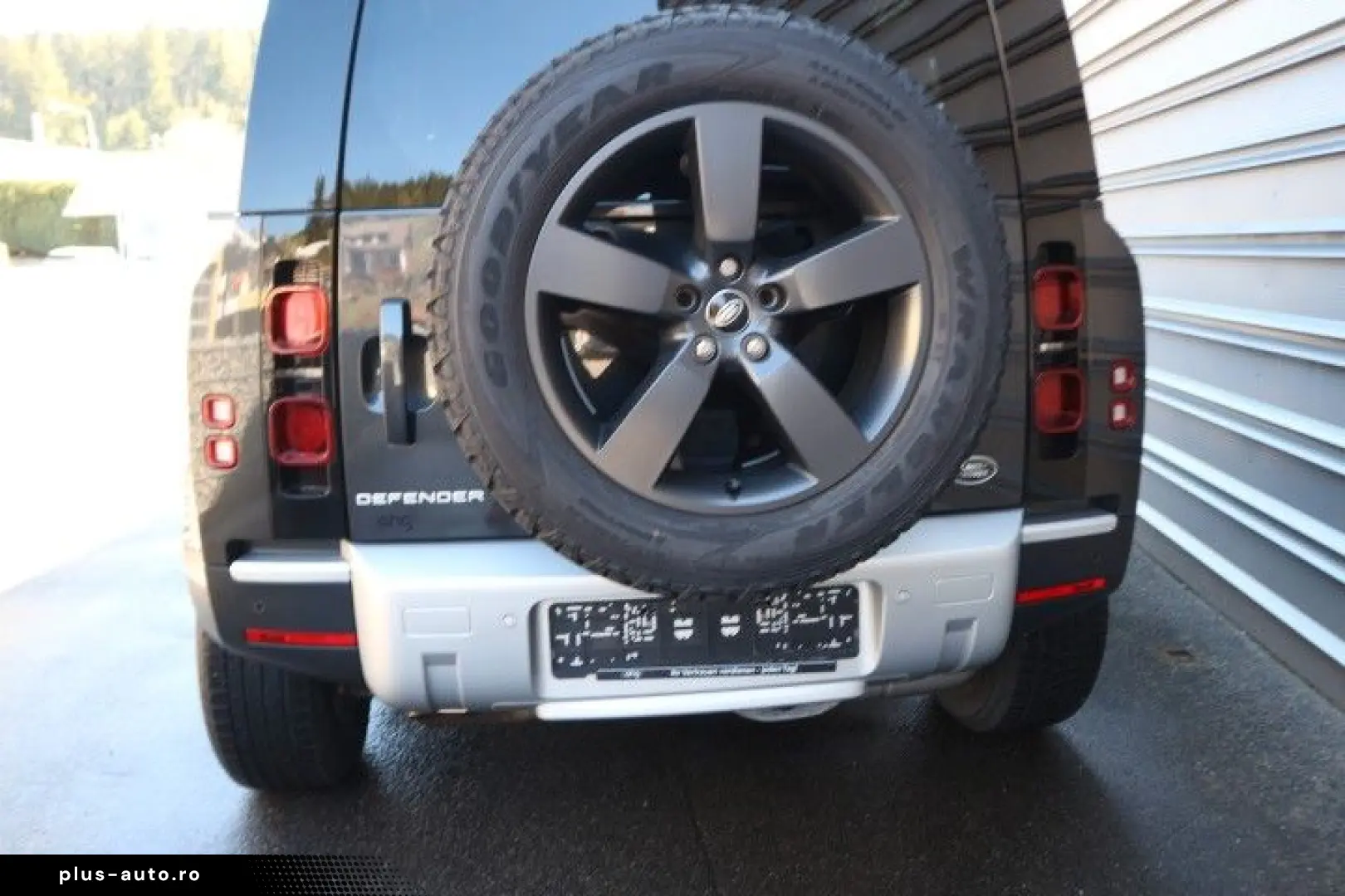 LAND ROVER Defender 90 X-Dynamic SE