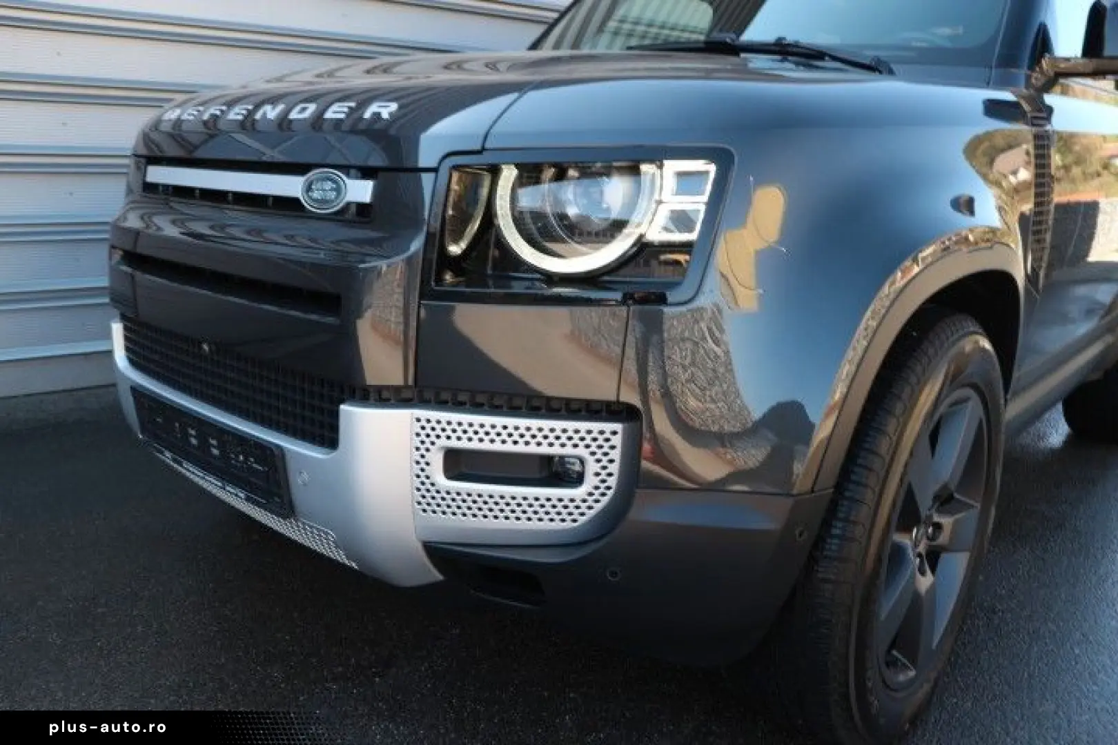 LAND ROVER Defender 90 X-Dynamic SE