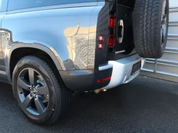 LAND ROVER Defender 90 X-Dynamic SE
