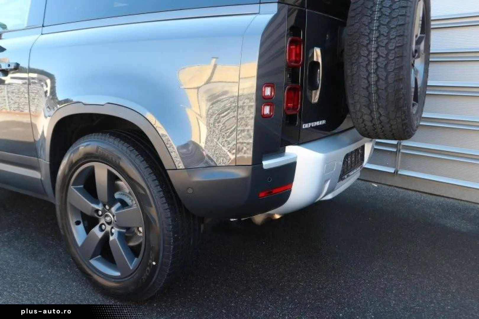 LAND ROVER Defender 90 X-Dynamic SE