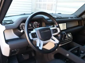 LAND ROVER Defender 90 X-Dynamic SE
