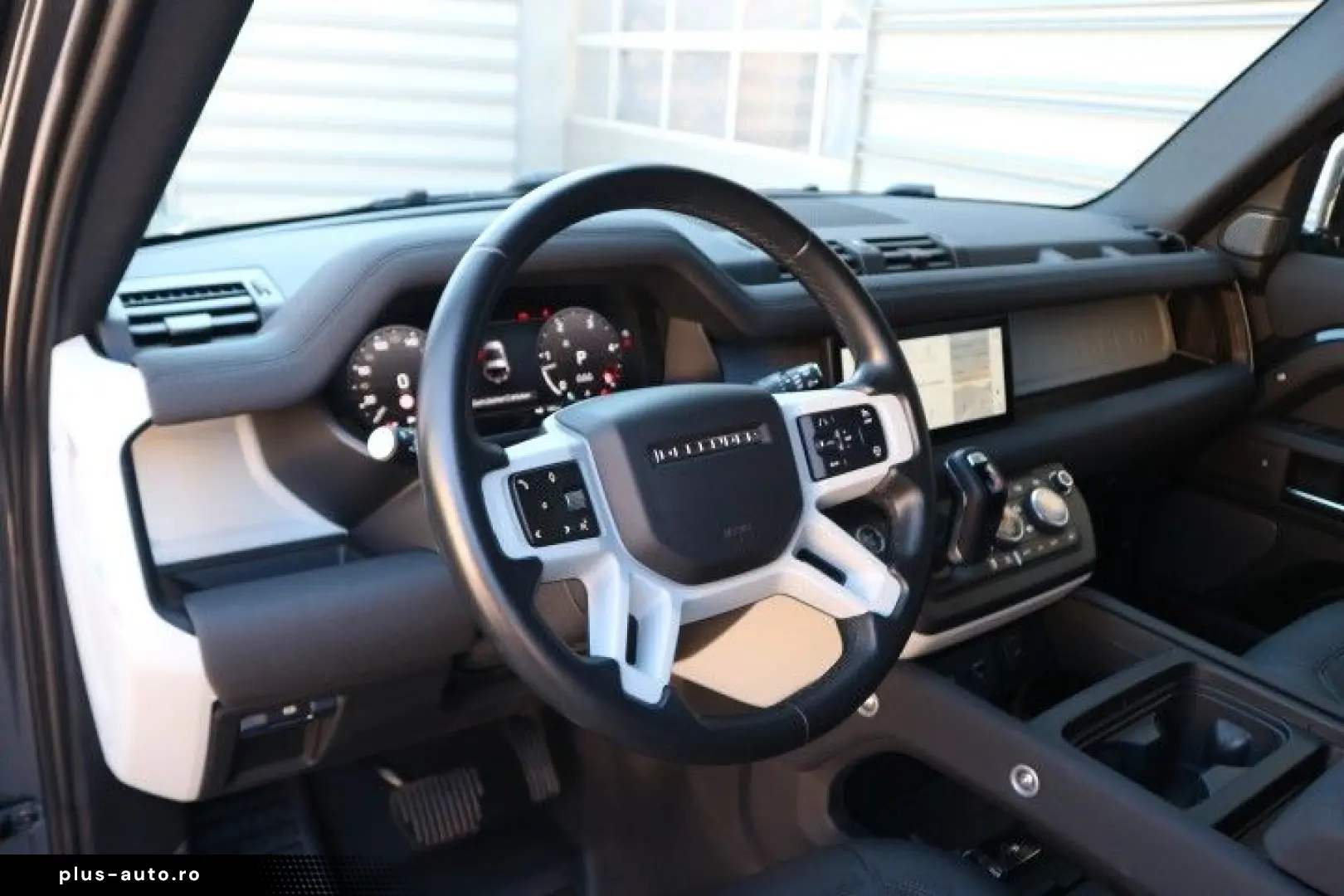 LAND ROVER Defender 90 X-Dynamic SE