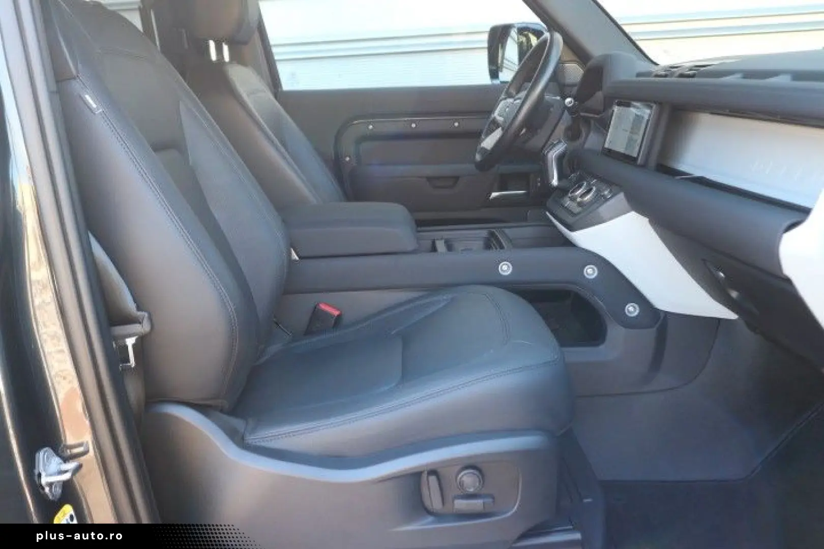 LAND ROVER Defender 90 X-Dynamic SE