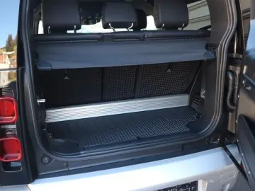 LAND ROVER Defender 90 X-Dynamic SE