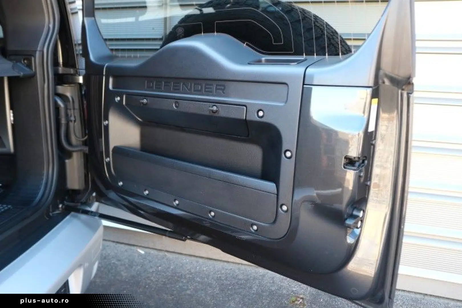 LAND ROVER Defender 90 X-Dynamic SE