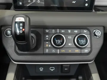 LAND ROVER Defender 110 SE LED Air Susp 360cam Meridian