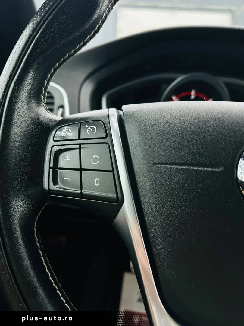 VOLVO V40 2017 2.0D E6 Garantie 12 Luni Rate Avans 0 Doar Cu