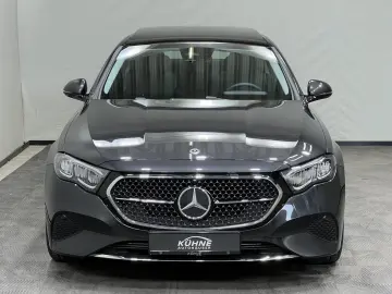 MERCEDES-BENZ E 220 d Avantgarde Advanced Pano Distr…
