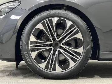 MERCEDES-BENZ E 220 d Avantgarde Advanced Pano Distr…