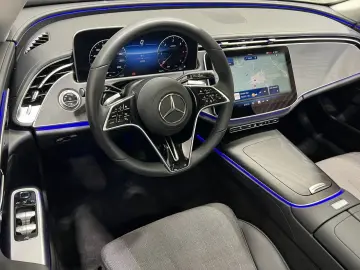 MERCEDES-BENZ E 220 d Avantgarde Advanced Pano Distr…