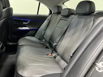 MERCEDES-BENZ E 220 d Avantgarde Advanced Pano Distr…