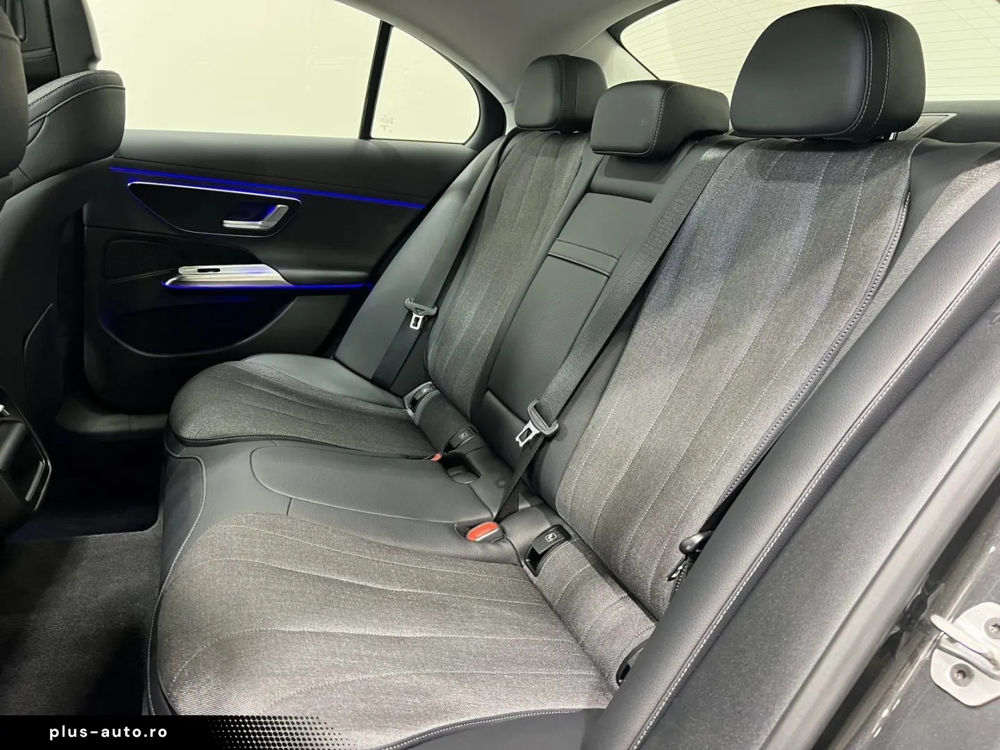 MERCEDES-BENZ E 220 d Avantgarde Advanced Pano Distr&hellip;