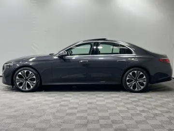 MERCEDES-BENZ E 220 d Avantgarde Advanced Pano Distr…