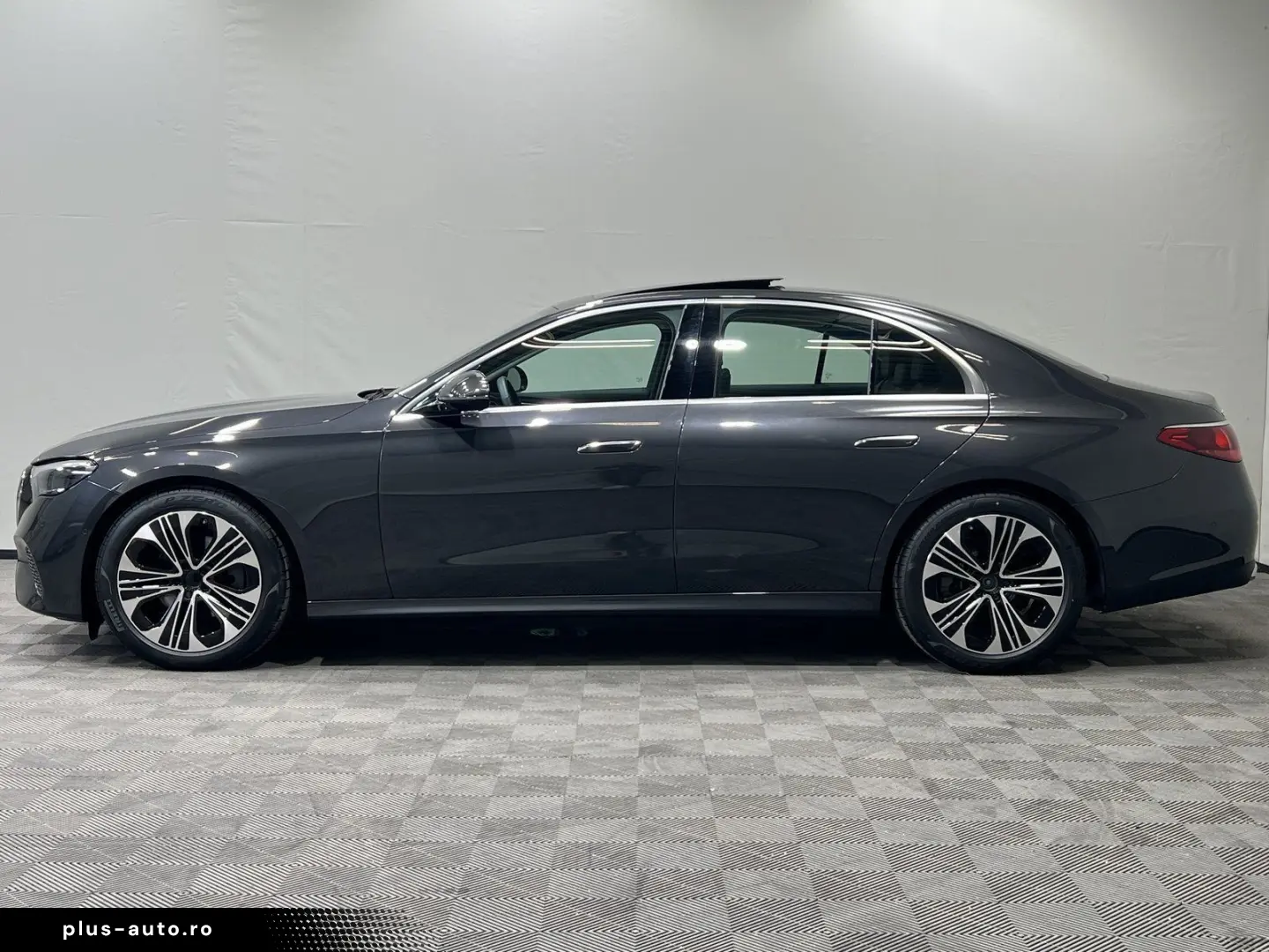 MERCEDES-BENZ E 220 d Avantgarde Advanced Pano Distr&hellip;