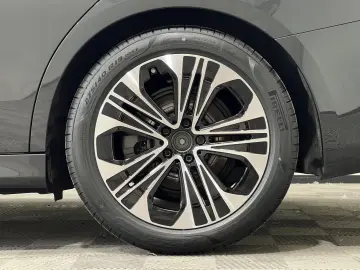 MERCEDES-BENZ E 220 d Avantgarde Advanced Pano Distr…