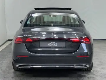 MERCEDES-BENZ E 220 d Avantgarde Advanced Pano Distr…