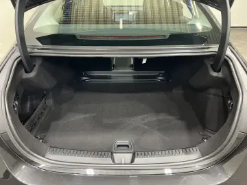 MERCEDES-BENZ E 220 d Avantgarde Advanced Pano Distr…