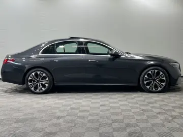 MERCEDES-BENZ E 220 d Avantgarde Advanced Pano Distr…