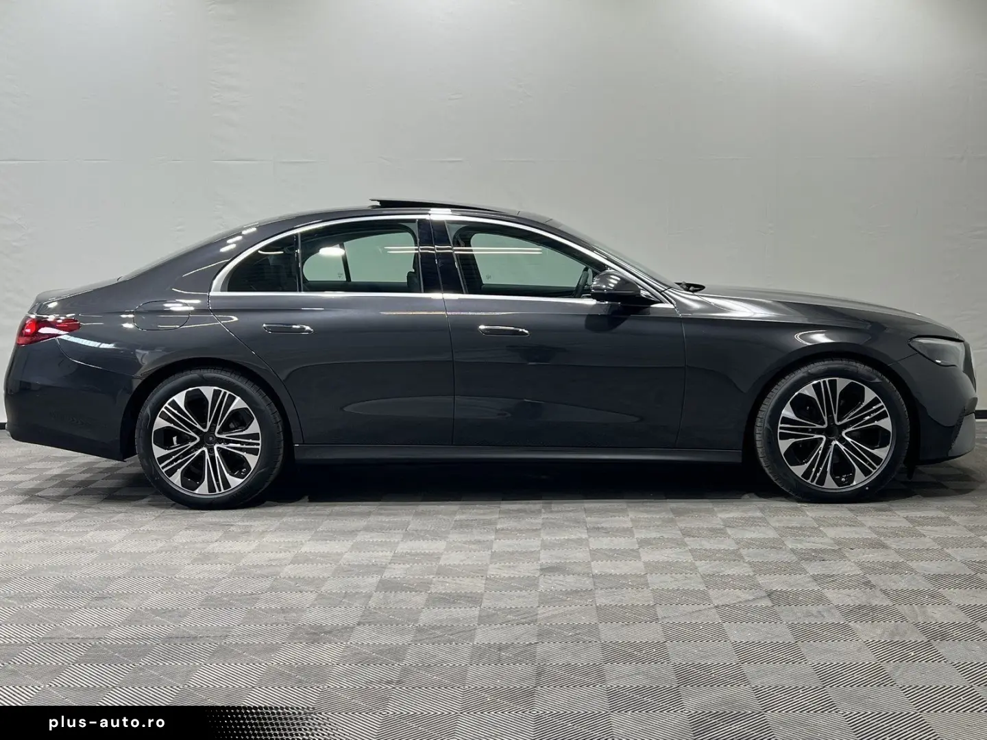 MERCEDES-BENZ E 220 d Avantgarde Advanced Pano Distr&hellip;