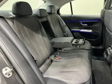 MERCEDES-BENZ E 220 d Avantgarde Advanced Pano Distr…