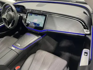 MERCEDES-BENZ E 220 d Avantgarde Advanced Pano Distr…