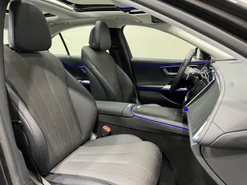 MERCEDES-BENZ E 220 d Avantgarde Advanced Pano Distr…