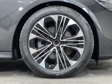 MERCEDES-BENZ E 220 d Avantgarde Advanced Pano Distr…